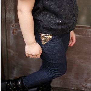 Venta al por Mayor en Línea de Ropa Infantil, Pantalones Casuales de Mezclilla con Lentejuelas en el Bolsillo para Niñas, de China - Product Image 2