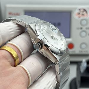 Nouveaux produits : Montre mécanique de plongée pour homme, style célébrité personnalisé, avec réserve de marche lumineuse discrète, en métal tendance - Product Image 4