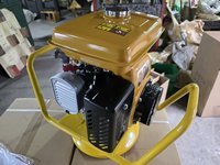 Zuverlässiger, hocheffizienter, tragbarer interner Benzin-Betonrüttler mit Motor im chinesischen Design und langlebigem Motor