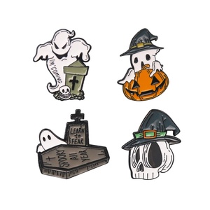 เข็มกลัดโลหะลายการ์ตูนขายส่งจากโรงงาน ป้ายเข็มกลัดแบบกำหนดเอง น่ารัก สไตล์อนิเมะ แบบนิ่มและแข็ง ของตกแต่งฮาโลวีน สยองขวัญ น่ากลัว เข็มกลัดเคลือบ - Product Image 3