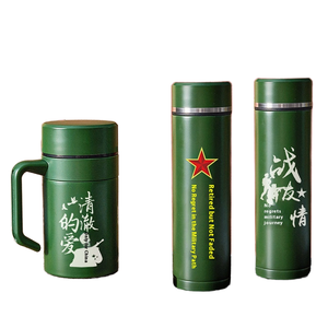 1er août Tasse à eau isolée verte de l'armée classique pour les anciens combattants militaires Camarades Réunion Journée de l'armée Fête nationale Bouteille sous vide - Product Image 1