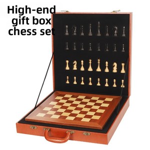 Scacchiera di Lusso Personalizzata con Pezzi in Legno di Alta Qualità, Set da Scacchi per 2 Giocatori, Divertimento Familiare per Adulti - Product Image 3