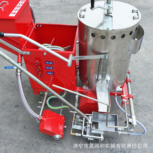 Machine de marquage routier à pulvérisation à froid et à fusion à chaud, conception compacte pour la peinture de lignes de chaussée - Product Image 1