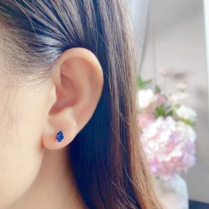 Pendientes Xinfly de Oro Blanco de 18k con Zafiro Azul de 0.68ct y Diamantes - Product Image 5