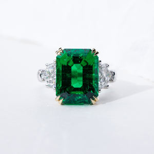 Bague en or blanc 18 carats avec diamant de laboratoire et émeraude pour femme, Messi Jewelry MSR-2038 - Product Image 1