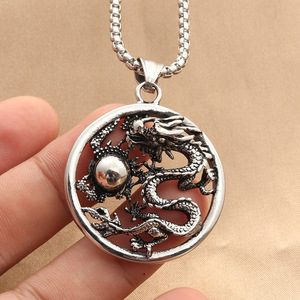 สร้อยคอผู้ชายสไตล์เรโทรรูปมังกรสแตนเลสเล่นกับจี้มุก ของขวัญ - Product Image 4