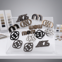 Étiquettes de vêtements écologiques en métal plaqué, design personnalisé, logo en relief 3D, découpe au laser, forme ronde/carrée/rectangulaire, nom de marque