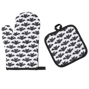 Cadeau de festival d'Halloween : Maniques de cuisine et gants de barbecue personnalisés en tissu coton-polyester, durables, écologiques et adaptés au micro-ondes - Product Image 2