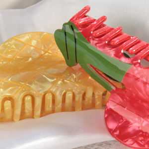 กิ๊บติดผมแฟชั่นฤดูร้อนลายสตรอว์เบอร์รี่ กิ๊บหนีบผมรูปผลไม้น่ารัก กิ๊บหนีบผมแบบก้ามปู กันลื่น สำหรับจัดแต่งทรงผม - Product Image 6