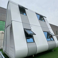 Maison capsule spatiale triangulaire préfabriquée en acier - Mini-résidence mobile moderne - Pour la vie en plein air dans les hôtels, les stations balnéaires et les villas