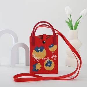 红色针织手提包，马和金币图案，适合庆祝和送礼 - Product Image 6