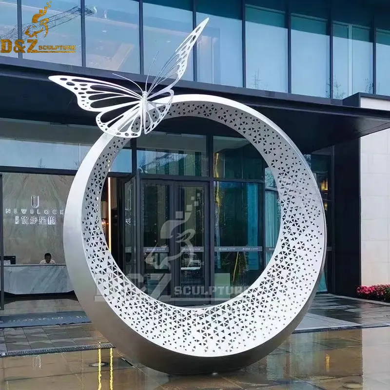 Sculpture de papillon de repos de cercle d'acier inoxydable avec des effets de la lumière pour la décoration extérieure de mariage de jardin