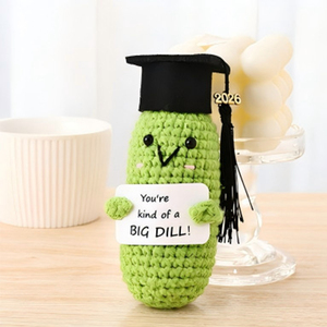 Vendita all'Ingrosso di Simpatici Pupazzi di Animali all'Uncinetto 'Emotional Support Crochet Positive Pickle' Classe 2026, Divertenti Regali Commemorativi per <span class=keywords><strong>la</strong></span> Laurea - Product Image 5