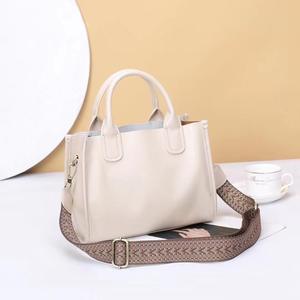 Bolso de mano AndoBag para mujer, bolso de hombro cruzado de moda, de cuero genuino de vaca, con remaches en la base, dos correas, 6018 - Product Image 5