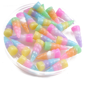 Nouveauté 100 pièces/sac coloré corne de <span class=keywords><strong>licorne</strong></span> résine breloque porte-clés ornements Slime bricolage plastique argile - Product Image 1