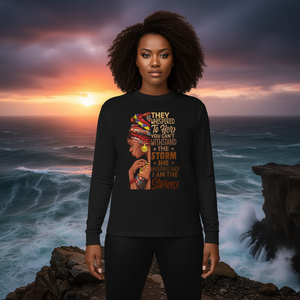 She Whispered Back I Am The Storm Camiseta de manga larga negra para mujer, top de moda - Product Image 3