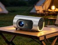Nouveau projecteur Q8 Pro 2026 Android 14 WiFi 6 BT 5.4 Allwinner H723 300 ANSI Lumens 1080P natif avec autofocus, compatible batterie externe 12V pour extérieur