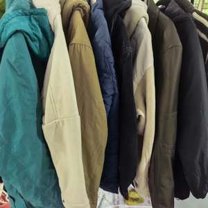 W12 Abbigliamento Invernale da Uomo di Seconda Mano di Alta Qualità, Lotto Misto di Cappotti Spessi, Giacche Invernali e Piumini Usati all'Ingrosso - Product Image 5