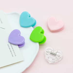 Clips de Plástico Pequeños en Forma de Corazón Coloridos, Mini Clips Decorativos para Carpetas de Oficina, Portafotos para Bodas - Product Image 3