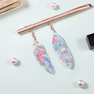 ต่างหูขนนกอะคริลิคเรซิ่นชุบทองสไตล์โบฮีเมียเครื่องประดับสำหรับงานปาร์ตี้ของผู้หญิง - Product Image 4