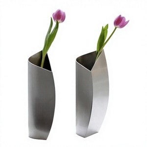 Elegante Florero Alto de Metal para Piso, Moderno y Delgado, Decorativo, para Sala de Estar, Dormitorio, Decoración de Interiores del Hogar, Diseño Único y Moderno - Product Image 1