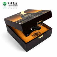 Coffret cadeau en bois foncé brillant pour bouteille de liqueur, ensemble de carafe, étui de présentation personnalisé en MDF avec charnière, insert en mousse suédée, emballage haut de gamme