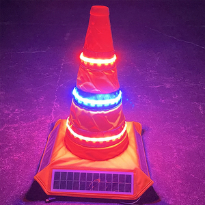 Cône de signalisation routière rétractable solaire de 41 cm, imperméable et réfléchissant, avec bande lumineuse |   Cône de signalisation à commande automatique par la lumière - Product Image 3