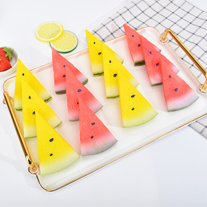 Rodajas de sandía pequeñas, piezas de fruta artificial, modelo de plástico, decoración de plato de frutas para juegos de comida navideños - Product Image 2
