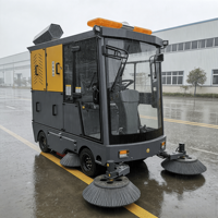 Machine de balayage industrielle pour l'extérieur, le jardin, la route et le sol, idéale pour le nettoyage des parkings et des feuilles, avec une conception de conduite facile à utiliser.