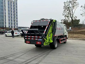 Petit <span class=keywords><strong>camion</strong></span> à ordures 5CBM Foton 4*2 <span class=keywords><strong>poubelle</strong></span> chargement arrière et compression <span class=keywords><strong>camion</strong></span> de gestion des déchets - Product Image 5