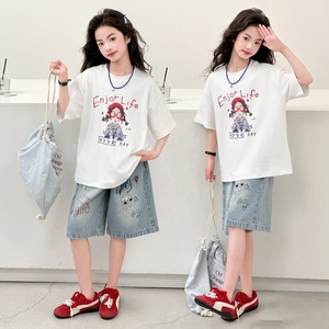 Set Estivo 2026 per Ragazze: Shorts in Denim e Maglietta a Maniche Corte Nuovo Stile per Bambini. Outfit in Stile Coreano per Ragazze - Product Image 3