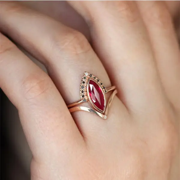 Vendita calda europea e americana alla moda retrò anelli di pietre preziose donne all'ingrosso 2 In 1 classico elegante anello rubino