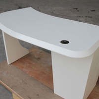 Mobilier de bureau moderne en Corian blanc Surface solide sur mesure Bureaux pour employés Table de jeux pour la maison