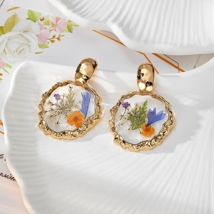 Pendientes Colgantes de Resina con Flores Secas, Pendientes Colgantes en Tono Dorado, Joyería Floral Redonda para Mujer, para Fiestas - Product Image 2