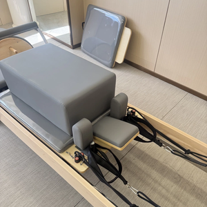 Reformer Pilates avec résistance à ressort réglable, machine Reformer classique pour studios de <span class=keywords><strong>yoga</strong></span>, machine de Pilates Cama - Product Image 2