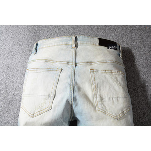 Streetwear slim ajusté bleu clair pour hommes, bandana rose, jean skinny stretch à trous, déchiré dans la rue - Product Image 4