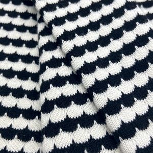 قشور السمك خيوط سوداء وبيضاء صبغ قطن بوليستر رايون مطاطي نسيج سويتر Hacci 280GSM - Product Image 5