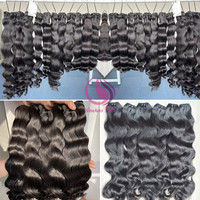 Vente en gros de paquets de cheveux humains vierges de qualité 12a Extensions de vague de corps de couleur naturelle Cuticules de cheveux indiens bruts alignés Double trame