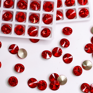 Cristales de Cristal K9 Rivoli Light Siam 3D Ecológicos de Paso Sico para Coser, con Reverso Puntiagudo, para Bolsos, Prendas y Zapatos - Product Image 4