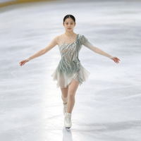 Robe de patinage artistique asymétrique vert sauge dégradé, dos ouvert, en maille ornée de strass, pour concours de danse sur glace