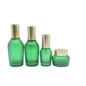 美容スキンケア製品用のフロストグリーンハイエンド化粧品包装ローションクリームスプレーポンプボトルジャーセット