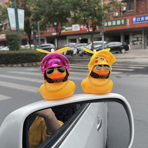 Adorno de Pato de Goma Amarillo Miniatura con Logotipo Personalizado, Adorno de Pato para Coche, Accesorios para Bicicleta con Hélice y <span class=keywords><strong>Casco</strong></span> - Product Image 2