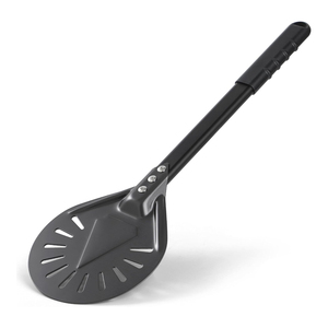Pelle à <span class=keywords><strong>pizza</strong></span> en acier inoxydable perforée de 15 x 13 pouces avec manche en TPR - Product Image 3