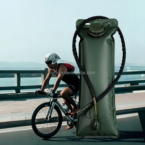 Sac à dos d'hydratation tactique 3L, poche à eau étanche avec tube isolé pour la course à pied, sac d'hydratation sans BPA pour hommes - Product Image 1