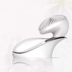 Outil de nettoyage facial à ondes sonores vibrantes en silicone OEM avec fonction de massage magnétique pour un nettoyage en profondeur et de la peau - Product Image 4