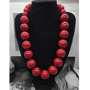 Elegante Collar de Resina con Acabado Liso y Colgante Decorativo, Accesorio Ligero Diseñado para un Uso Diario Cómodo - Product Image 1