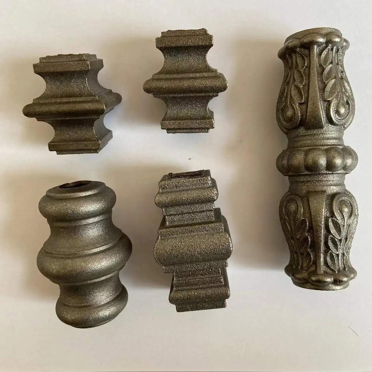 Collier de balustres en fer forgé ornements en acier goujon en fonte pour balustre de porte