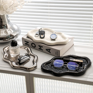 Plateau à bijoux en céramique plaqué argent de style Art déco, plateau de présentation luxueux pour accessoires photo et rangement d'objets décoratifs - Product Image 3