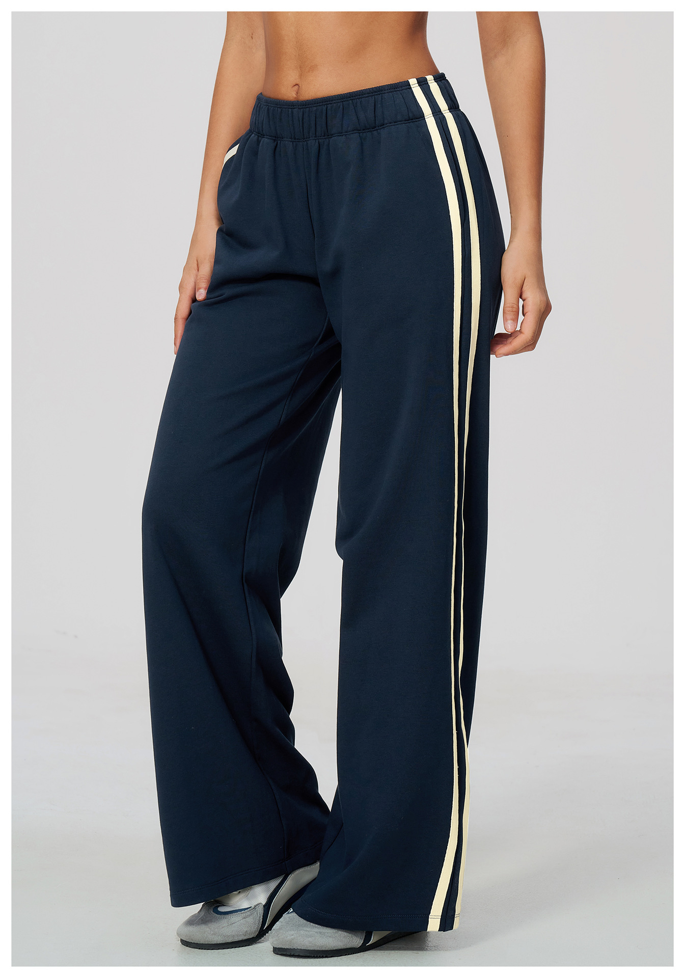 Color-Block Plus-Size Activewear Pants: fabric, pocket and construction detail