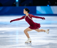 Robe de patinage artistique bordeaux à manches longues, dos découpé, jupe ornée de strass, pour enfants et filles, compétition et performance sur glace